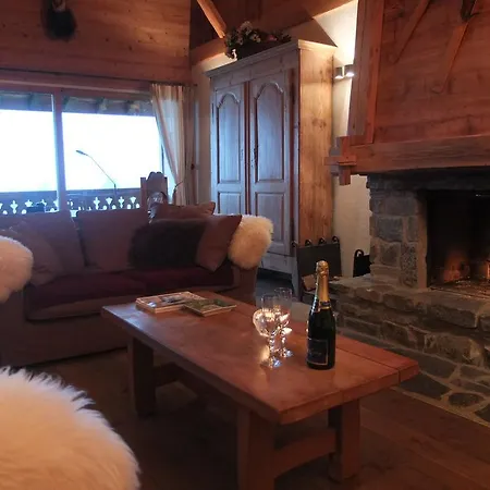 Le Roy Des Montagnes A La Ferme Des Ramus 샬레 레게츠
