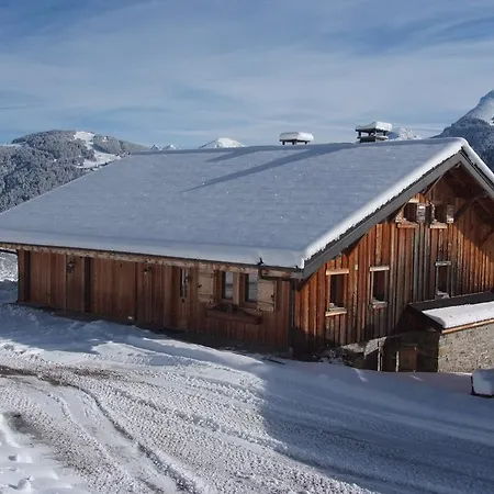 Le Roy Des Montagnes A La Ferme Des Ramus